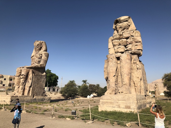 エジプトツアー6日目 ルクソール メムノンの巨像 Sakura Logue